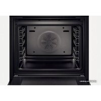 Электрический духовой шкаф Bosch HBG634BB1