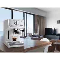 Рожковая кофеварка DeLonghi Active Line ECP 33.21.W