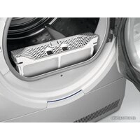 Сушильная машина Electrolux DelicateCare 800 EW8H258BP