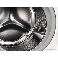 Стирально-сушильная машина Electrolux DelicateCare 900 EW9WN249BE