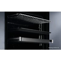 Электрический духовой шкаф Electrolux EOE7P31X