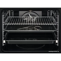 Электрический духовой шкаф Electrolux EOE7P31Z