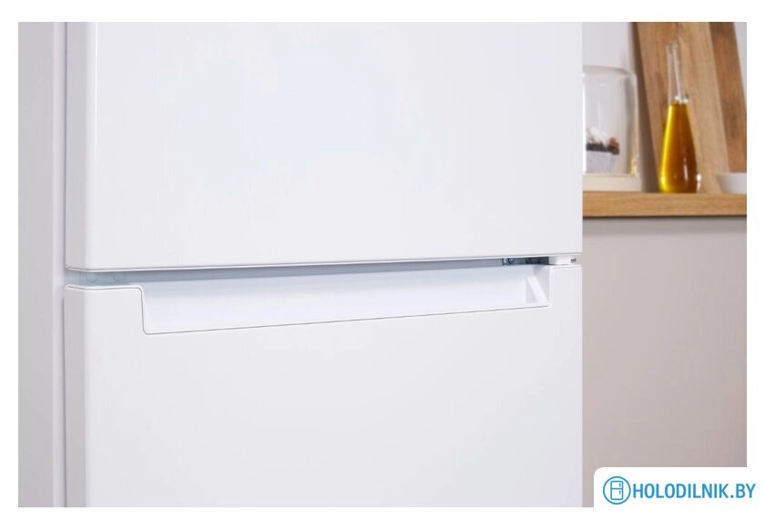 Холодильник Indesit DF 5200 W